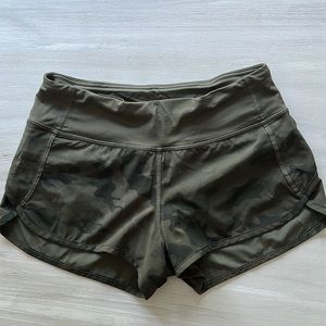 Lululemon 2.5 inch lined SPEED SHORTS